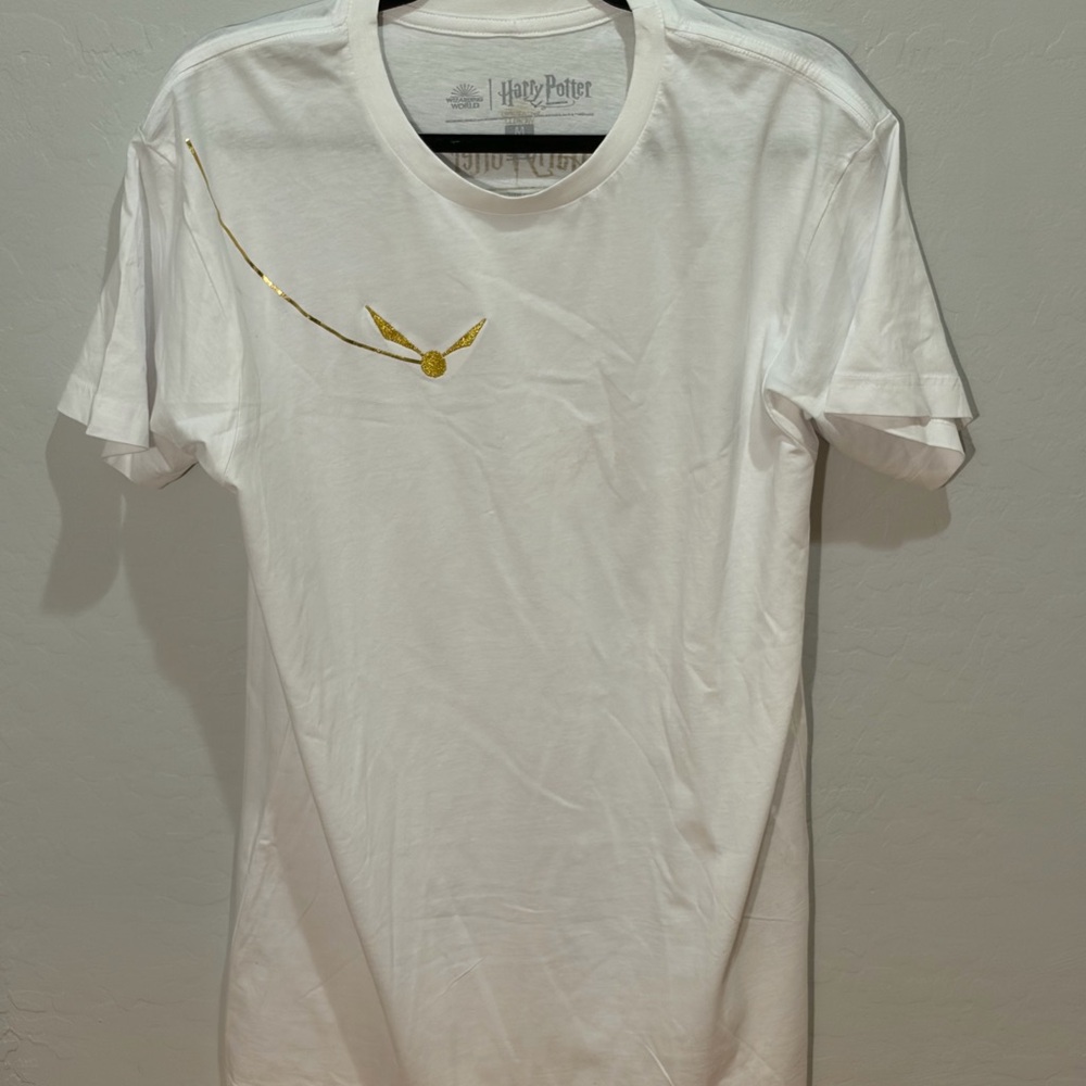 Rare NY The Exhibition Harry Potter Wizarding World T-Shirt Golden Snitch M